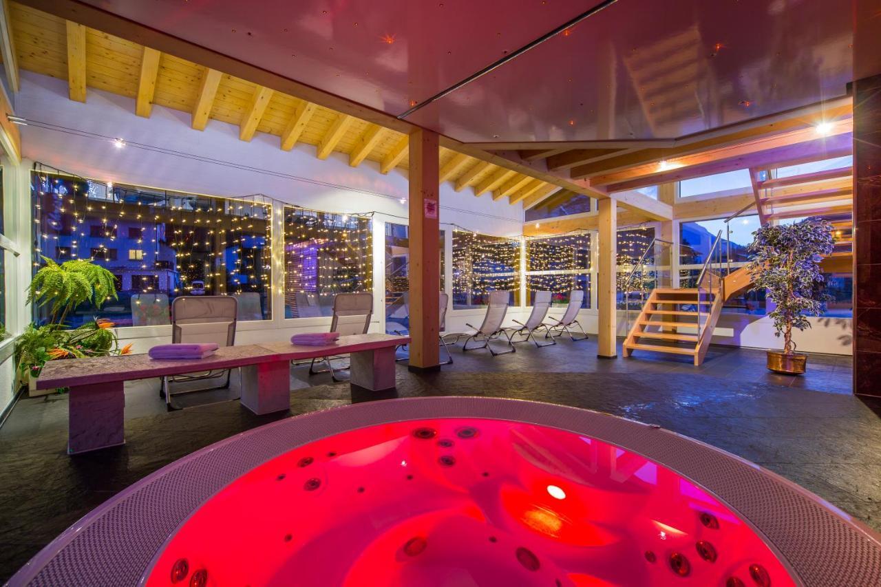 Wellness- Und Schneesporthotel Christiania Saas-Almagell Exterior foto